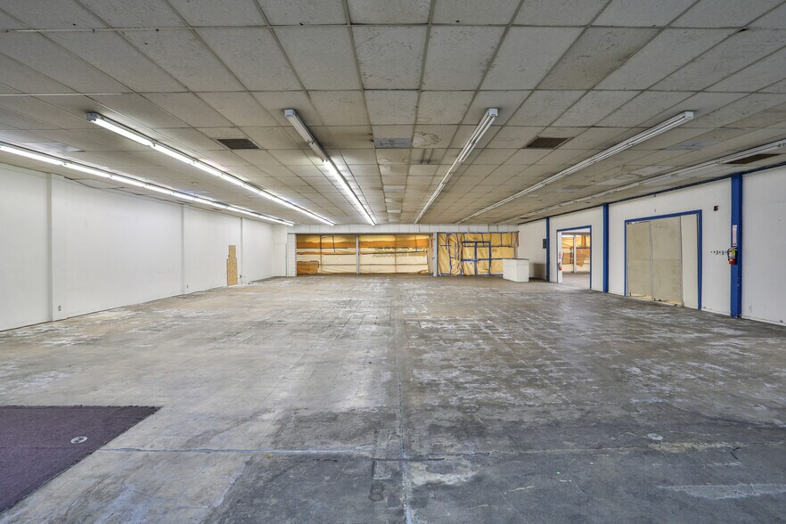 More Photos Of 4611 Holt Blvd, Montclair Showroom For Lease