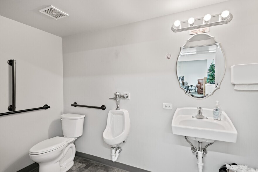 More Photos Of 7795 Thorpe Rd, Bozeman Industrial For Sale