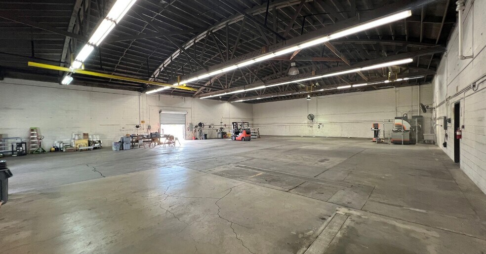 More Photos Of 6342 Columbus Ave, Riverside Warehouse For Lease