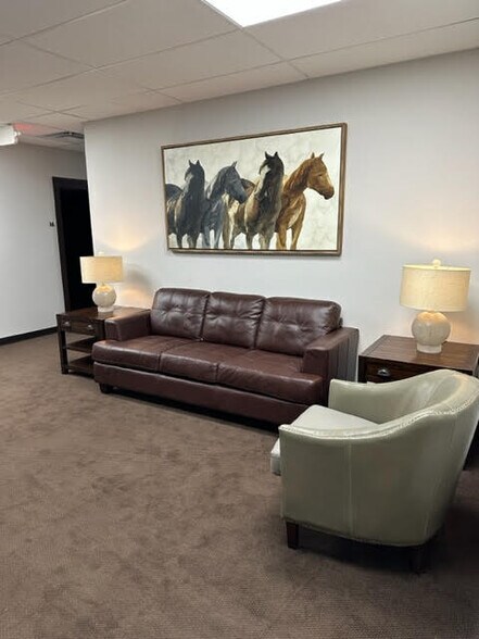 More Photos Of 231 W Main St, Denison Office For Lease