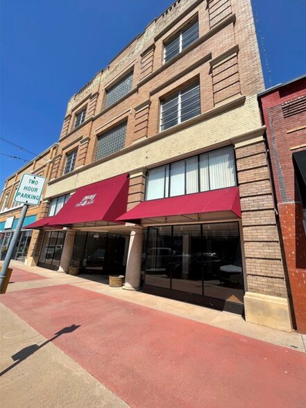 More Photos Of 410 W Chickasha Ave, Chickasha Storefront For Sale