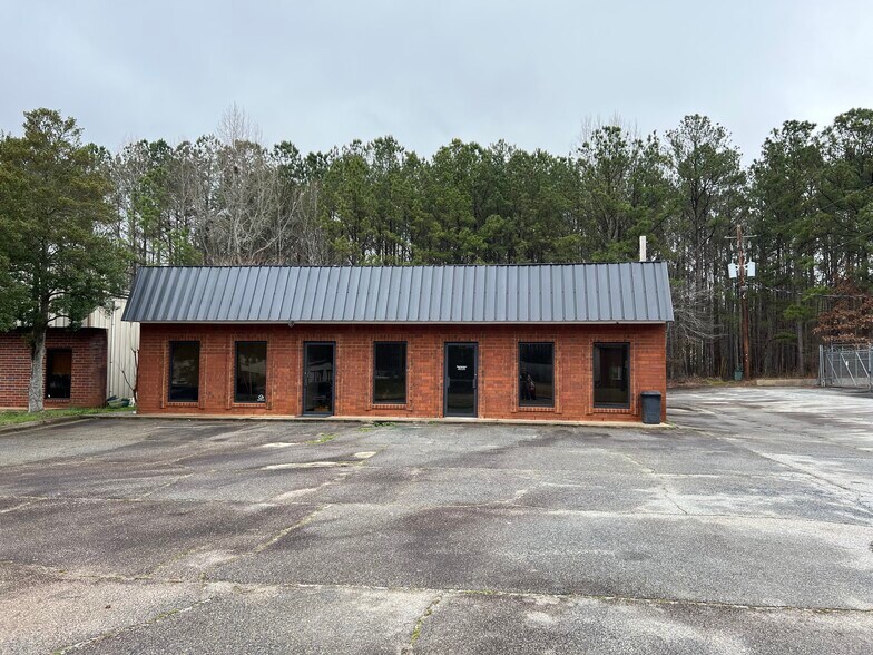 Primary Photo Of 1530 Commercial Ct, Jonesboro Office For Lease