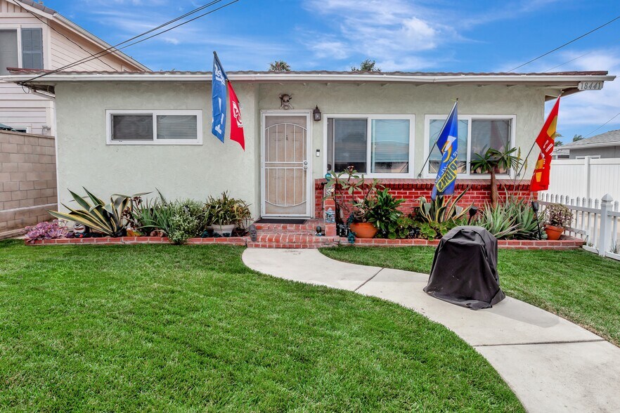More Photos Of 18443 Patterson St, Huntington Beach Multifamily For Sale