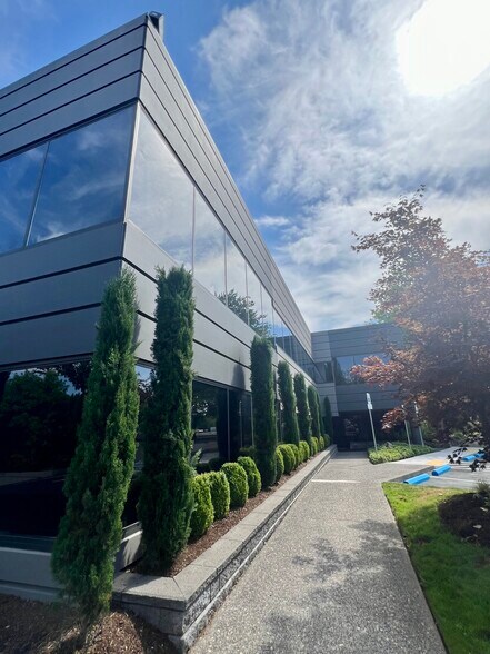 More Photos Of 9700 SW Capitol Hwy, Portland Office For Lease