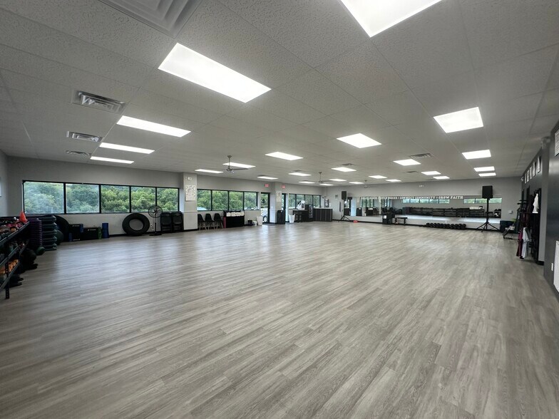 More Photos Of 7125 Metropolitan Blvd, Barnhart Unknown For Lease