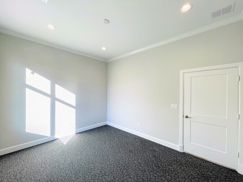 More Photos Of 7700 Preston Rd, Frisco Medical For Sale