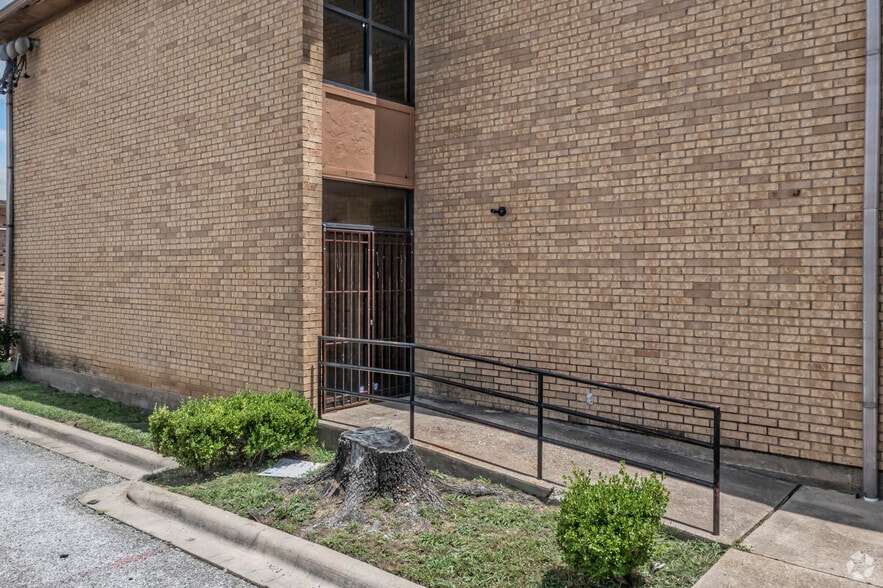 More Photos Of 1150 Fuller Dr, Dallas Religious Facility For Sale