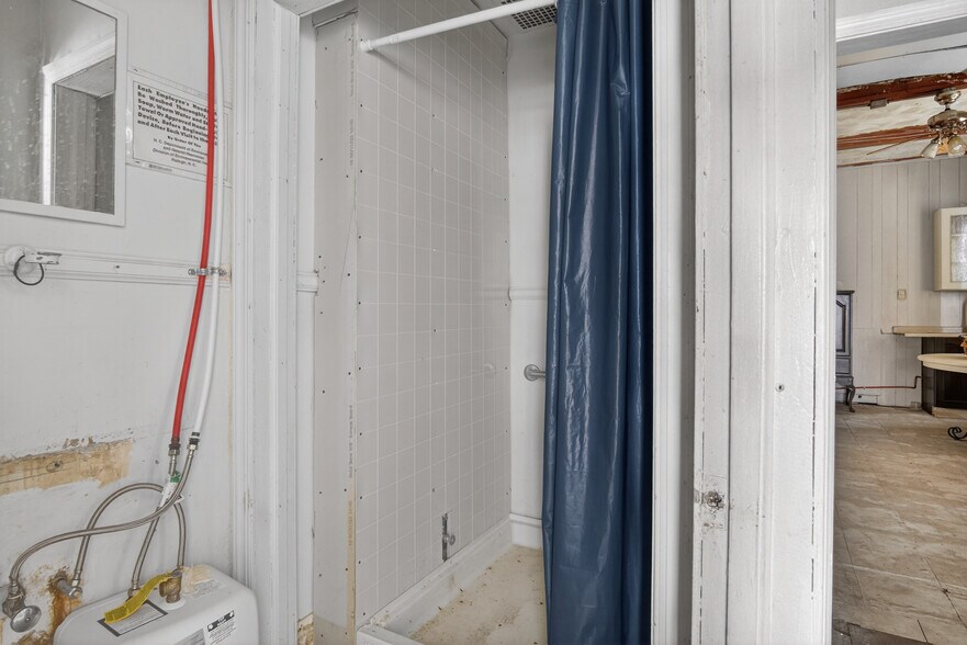 More Photos Of 1010 S Garnett St, Henderson Hotel For Sale