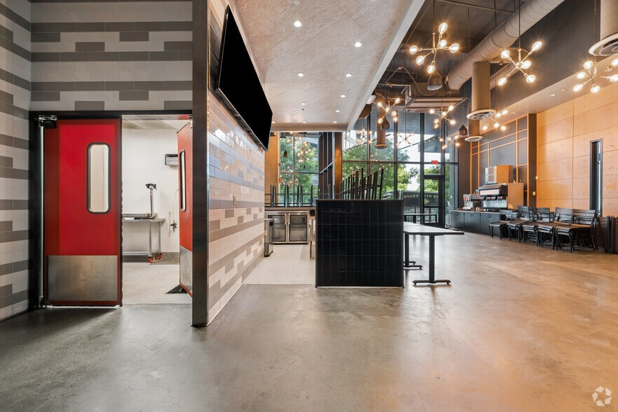 More Photos Of 1055 howell mill Rd, Atlanta Office For Lease