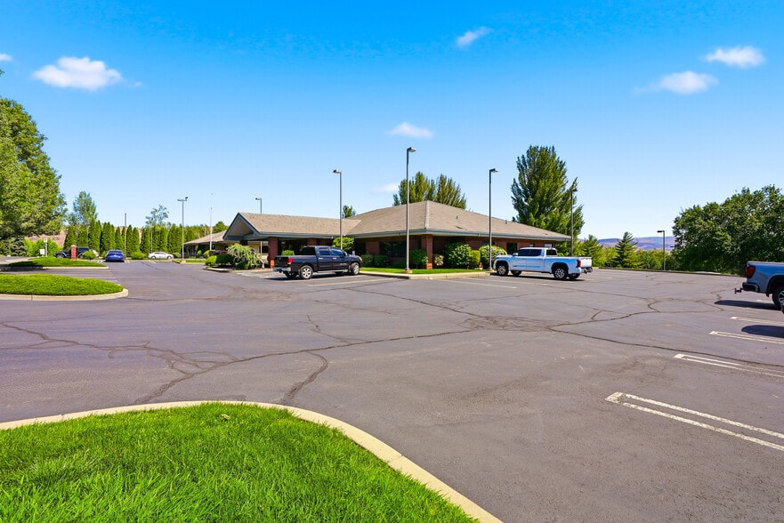 More Photos Of 801 N 39th Ave, Yakima Office For Sale