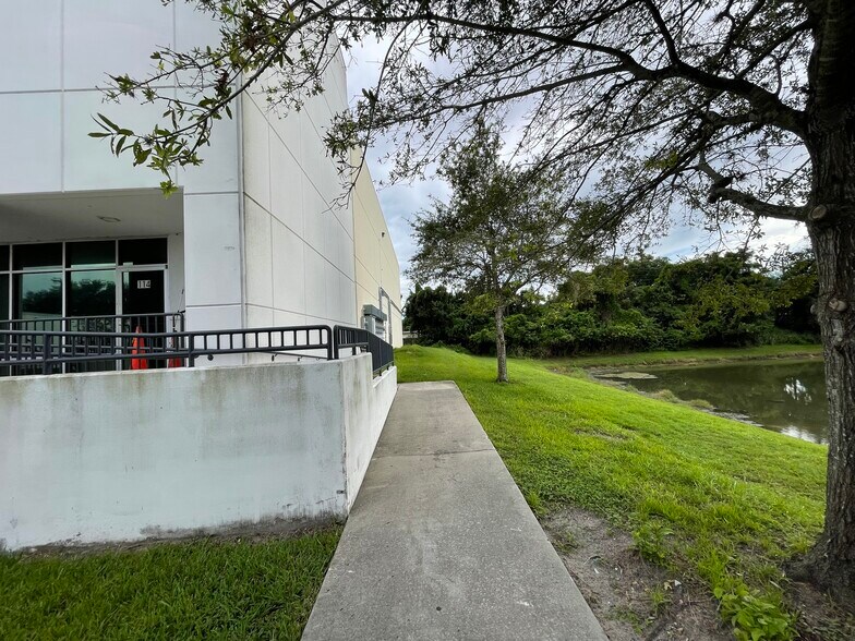 More Photos Of 1700 35th St, Orlando Warehouse For Lease