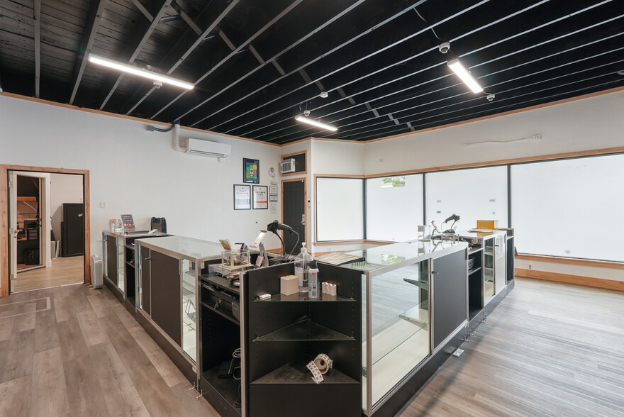 More Photos Of 7050 Martin Luther King Jr Blvd, Portland Freestanding For Lease