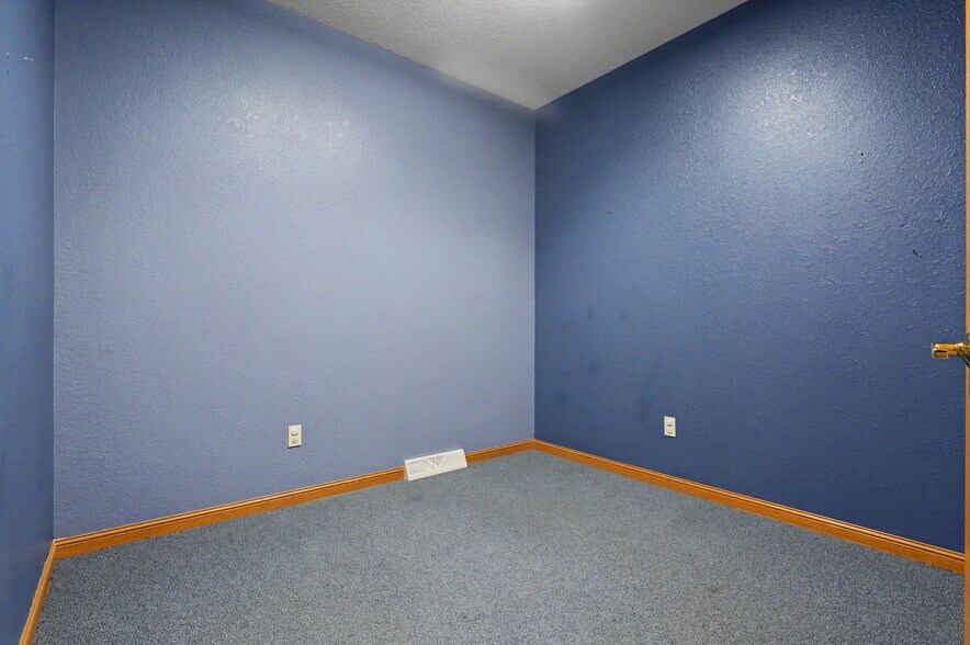 More Photos Of 819 Southwestern Run, Youngstown Medical For Sale
