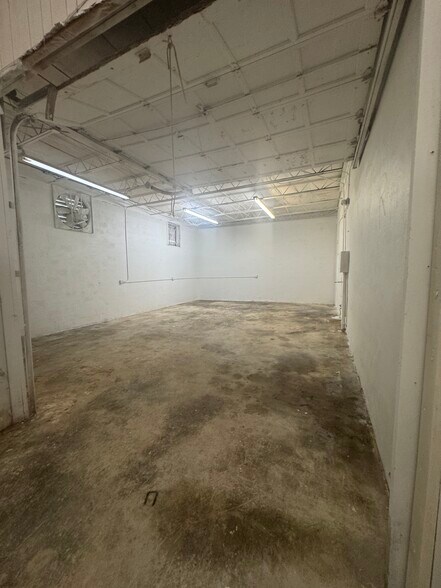 More Photos Of 14020 NW 19th Ave, Miami Warehouse For Lease