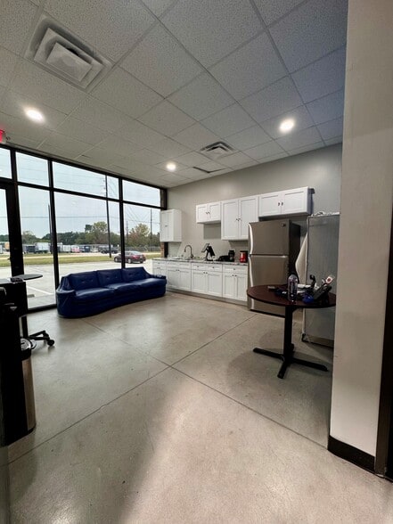 More Photos Of 16726 Huffmeister Rd, Cypress Freestanding For Lease