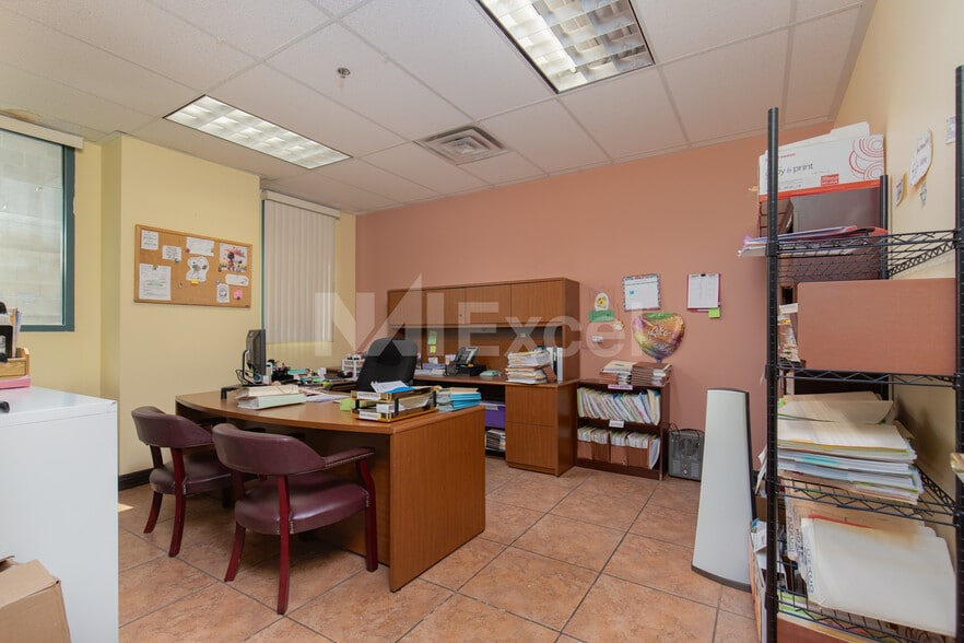 More Photos Of 3365 Pepper Ln, Las Vegas Loft Creative Space For Sale