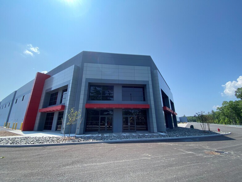 More Photos Of 80 Pine Hill Dr, Boylston Distribution For Lease