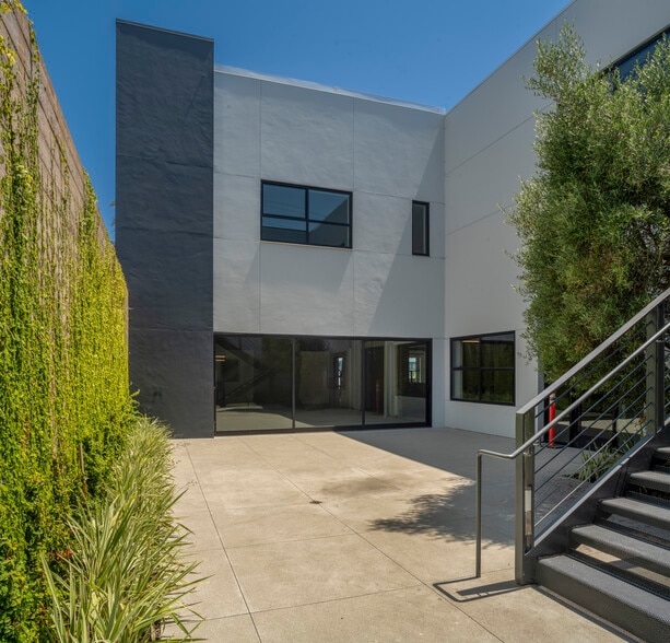 More Photos Of 2101 Wilshire Blvd, Santa Monica Medical For Sale