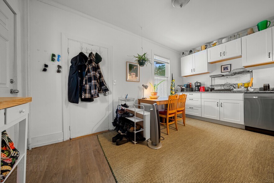 More Photos Of 15 South St, Freeport Apartments For Sale