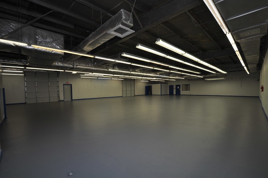 More Photos Of 5829 Beverly Hill St, Houston Warehouse For Lease