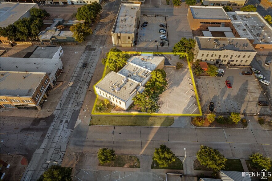 More Photos Of 915 9th St, Wichita Falls Office For Sale