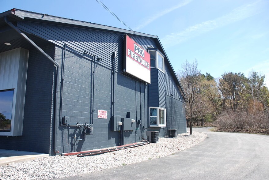 More Photos Of 5700 N US-31 Hwy, Acme Freestanding For Lease