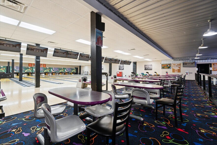 More Photos Of 142 N Saginaw St, Chesaning Bowling Alley For Sale