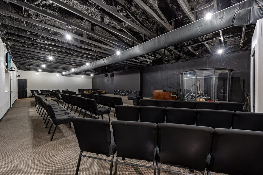 More Photos Of 2787 Aurora Rd, Melbourne Freestanding For Sale