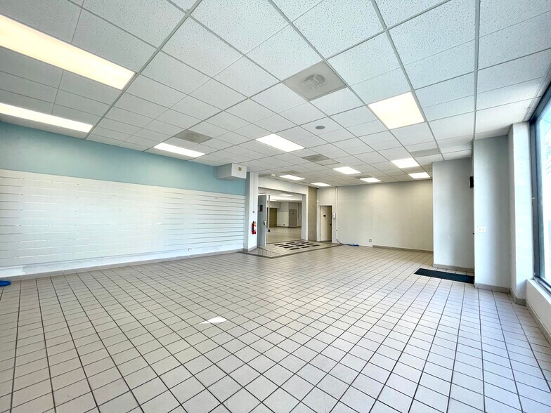 More Photos Of 1079-1085 S Beretania St, Honolulu Storefront Retail Office For Lease