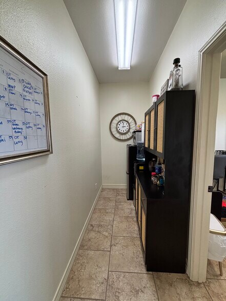 More Photos Of 5337 Yorktown Blvd, Corpus Christi Office For Lease