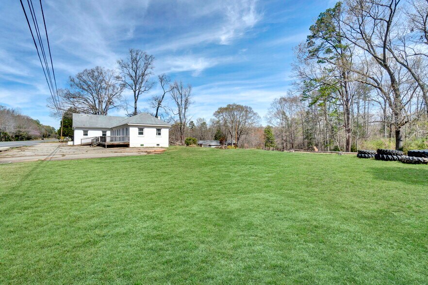 More Photos Of 12117 Highway 221, Woodruff Office For Sale