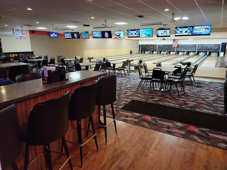 More Photos Of 739 W Main St, Deshler Bowling Alley For Sale