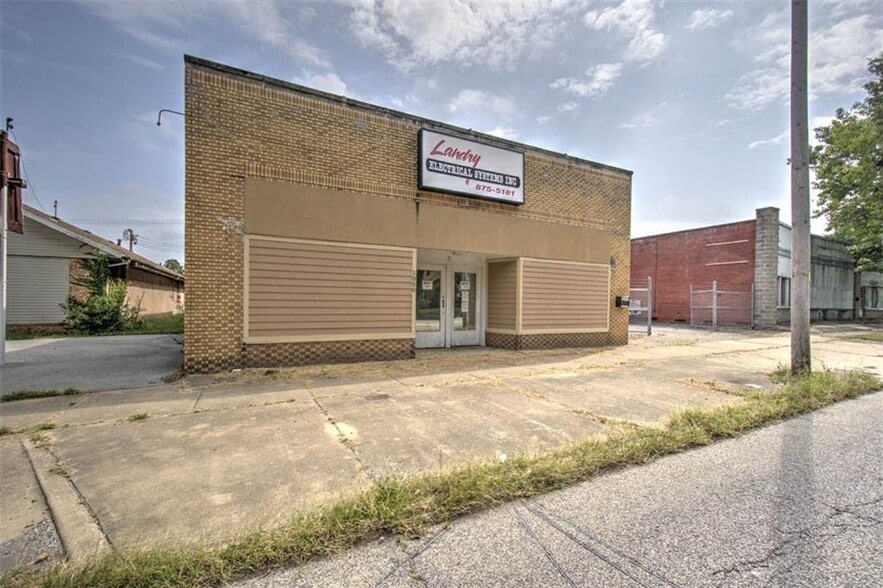 More Photos Of 1050 N Main St, Decatur Office For Sale