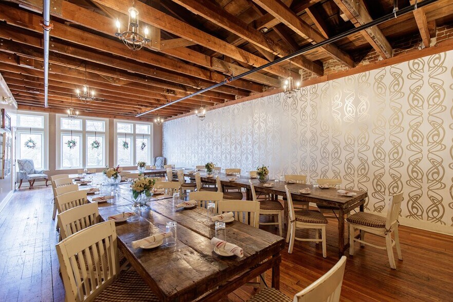 More Photos Of 132 N Patterson St, Valdosta Restaurant For Sale