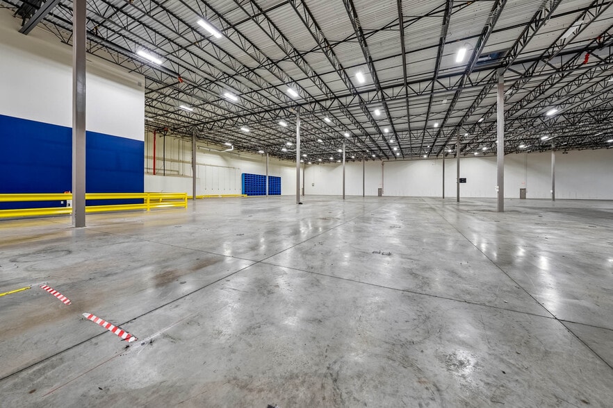 More Photos Of 4689 Industry Dr, Medford Distribution For Lease