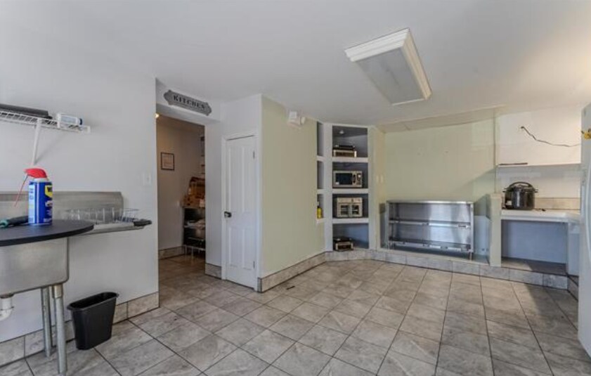 More Photos Of 178 S Wabash St, Wabash Storefront For Sale