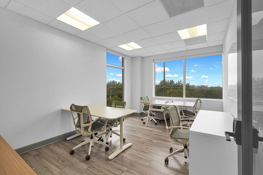 More Photos Of 17501 Biscayne Blvd, Aventura Office For Sale