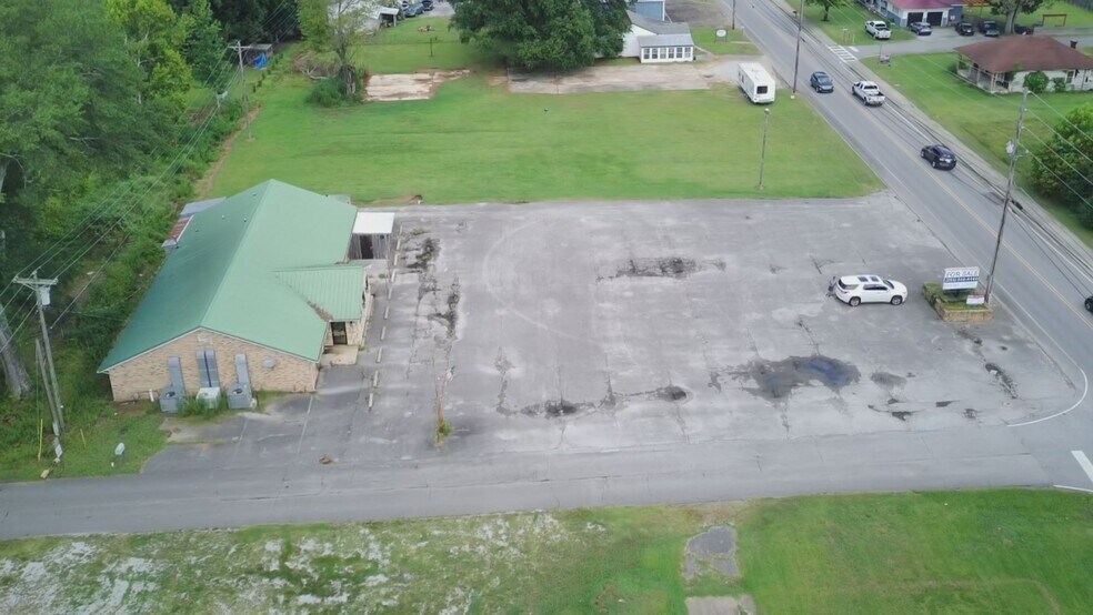 More Photos Of 607 4th St NW, Red Bay General Retail For Sale