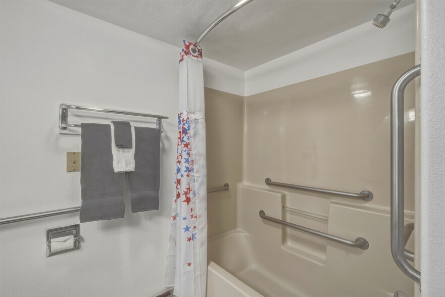 More Photos Of 311 E Main St, Vernal Hotel For Sale