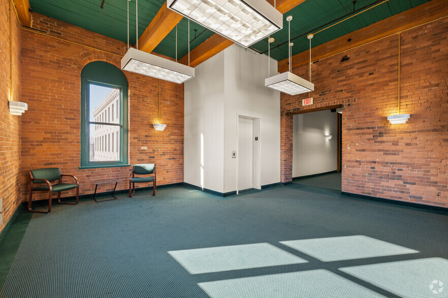 More Photos Of 290 Pratt St, Meriden Light Manufacturing For Lease