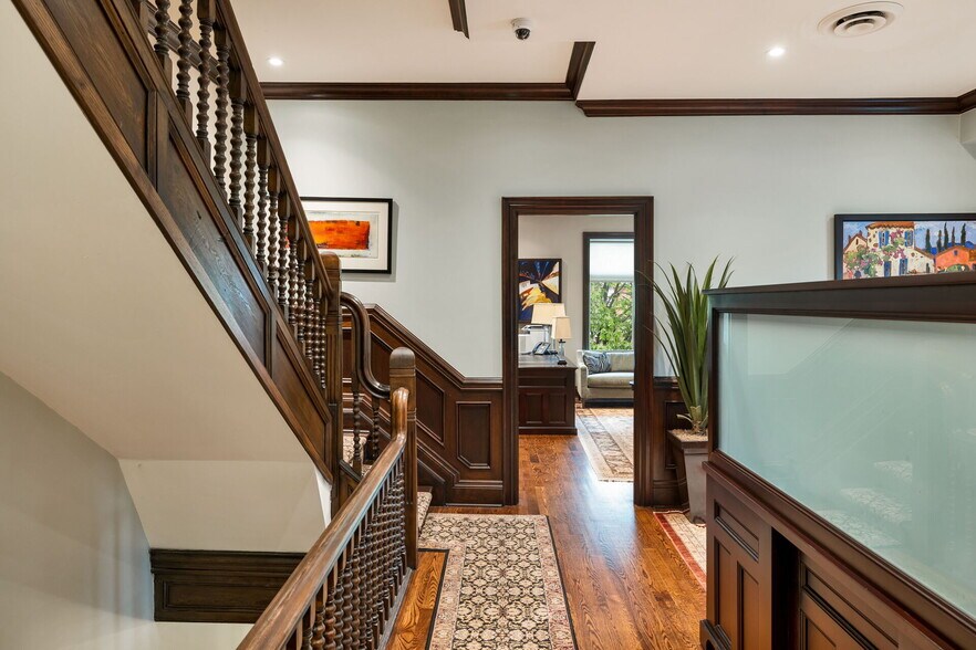 More Photos Of 12 Madison Av, Toronto Office Residential For Sale