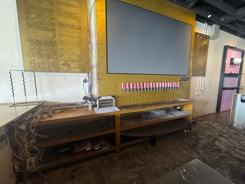 More Photos Of 4845-4847 Newport Ave, San Diego Storefront For Lease