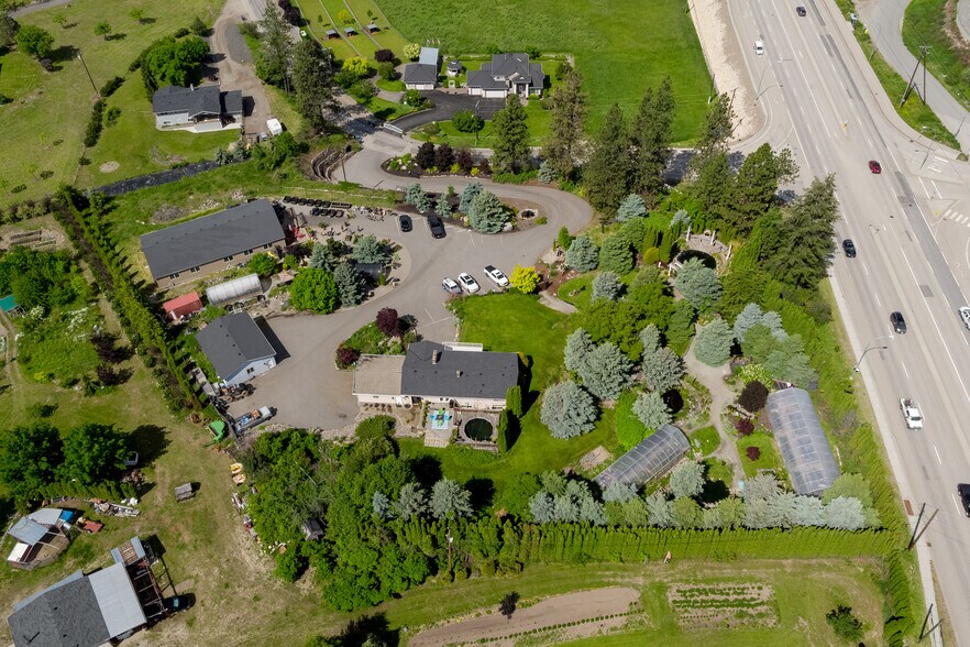 More Photos Of 1605 Garner Rd, Kelowna Specialty For Lease