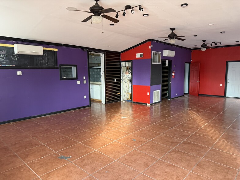 More Photos Of 1002 College St, Bastrop Freestanding For Lease