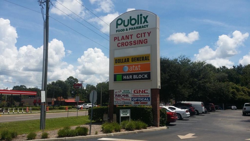 More Photos Of 2501-2621 Thonotosassa Rd, Plant City General Retail For Lease
