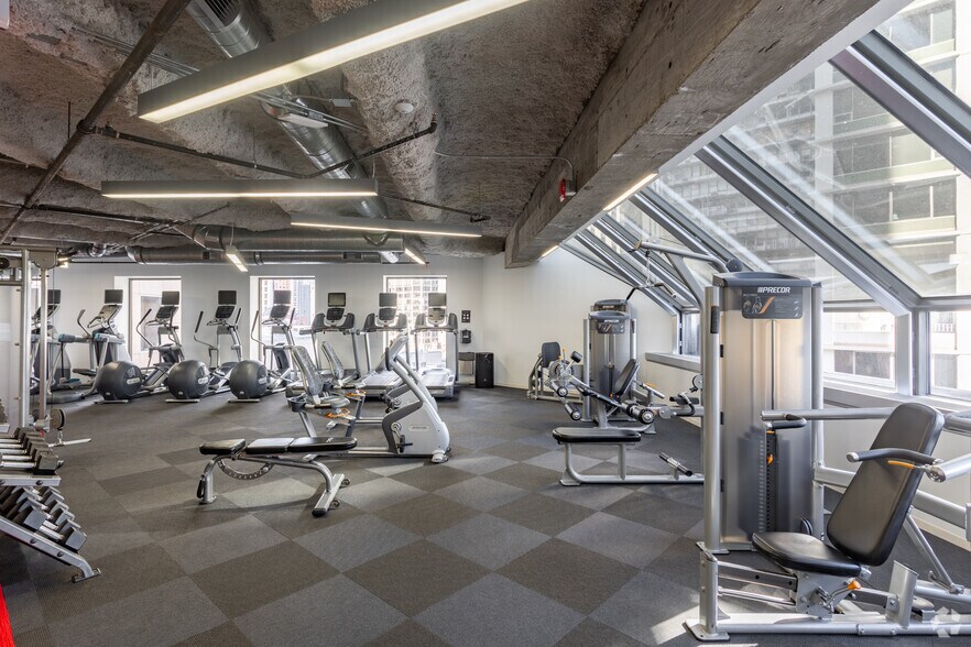 More Photos Of 980 N Michigan Ave, Chicago Office Residential For Lease