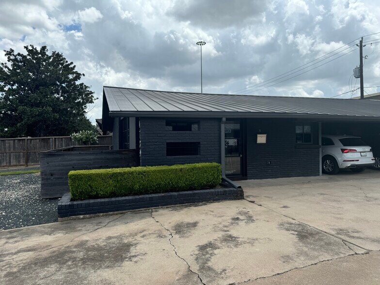 More Photos Of 4739 Merwin St, Houston Office For Lease