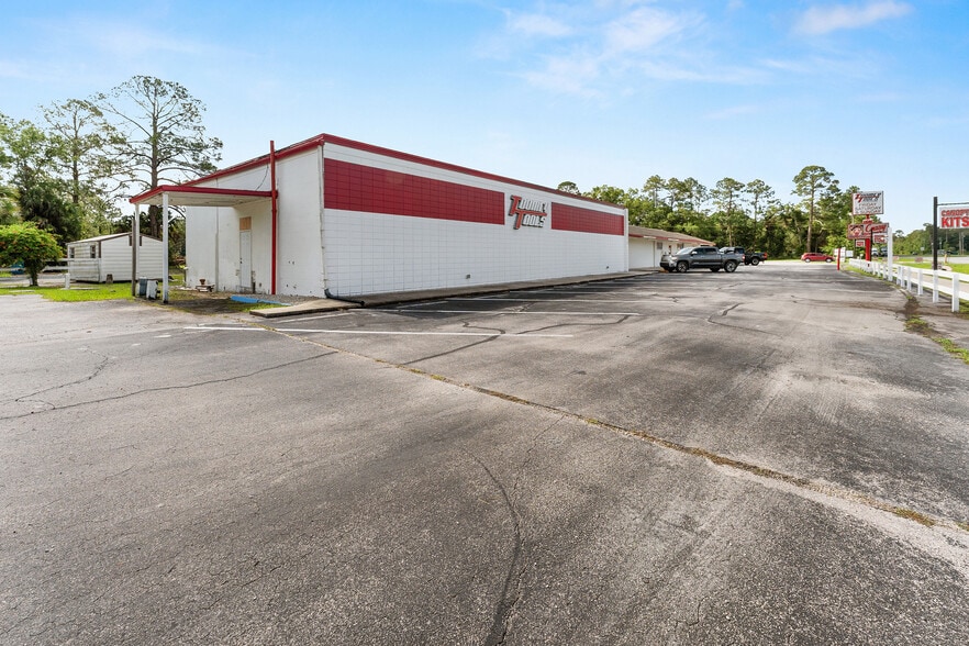 More Photos Of 17313 NE US Highway 301, Waldo Freestanding For Lease