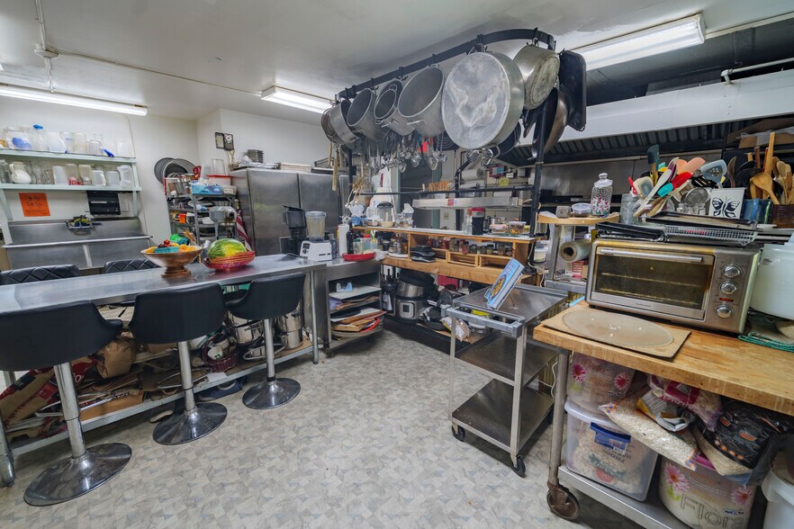 More Photos Of 6 Abroad Rd, West Dover Hotel For Sale