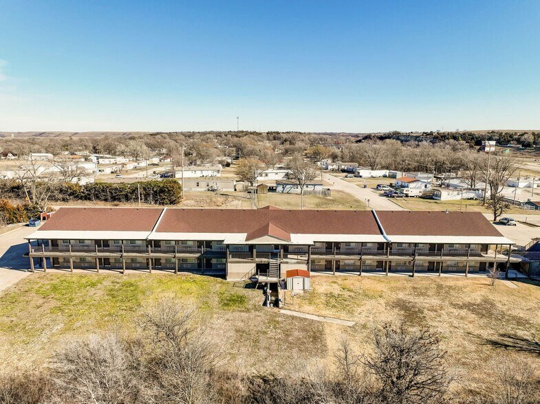 More Photos Of 201 Continental Dr, Junction City Hotel For Sale